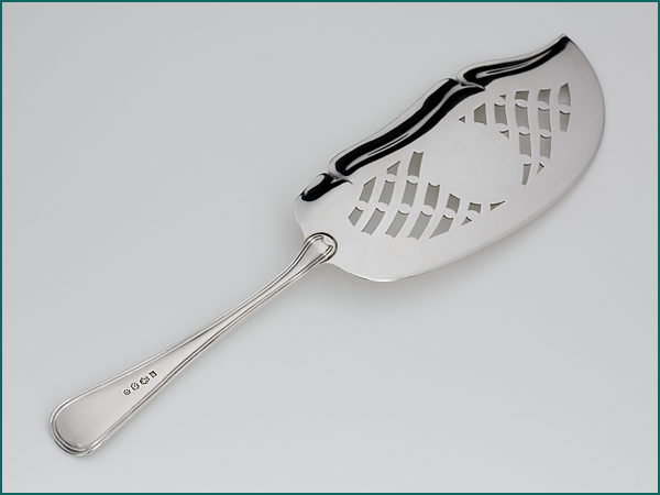 Zilveren dubbelzijdig dubbelrond visdienschep uit 1905-8447