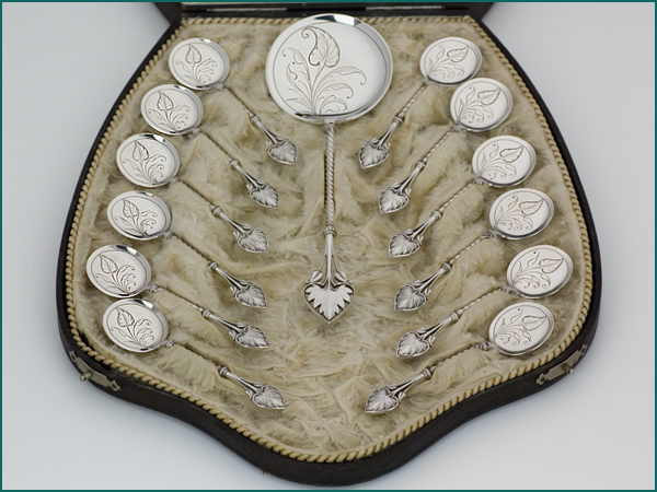 Zilveren ijsset uit 1902 in etui-0