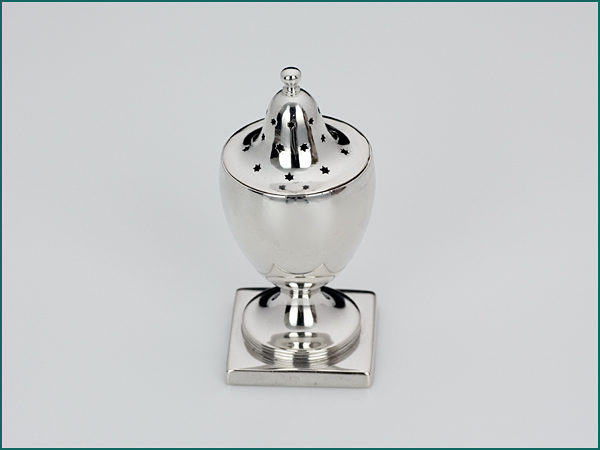 Zilveren strooibusje uit 1876-0