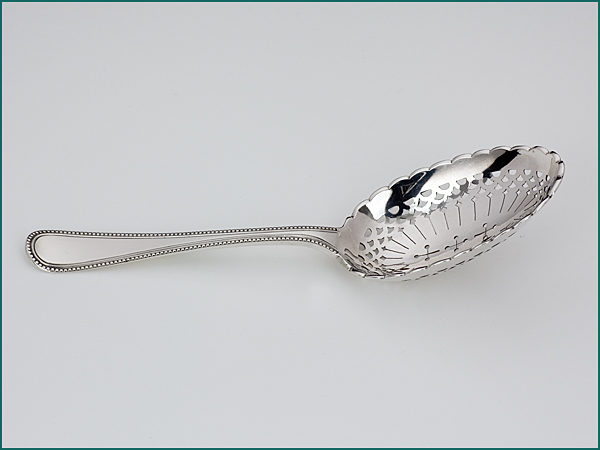 Zilveren natfruitlepel met parelrand uit 1899-7186