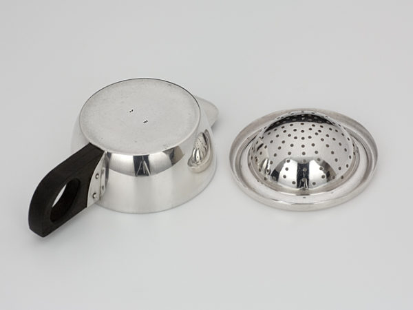 Zilveren zeef met ebbenhouten handvat-9833