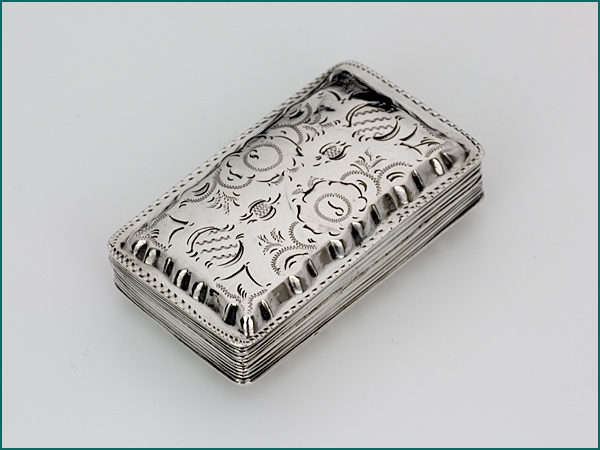 Zilveren pillen/snuifdoosje uit 1864-8630