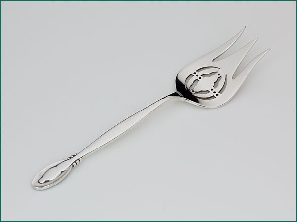 Zilveren Art Deco gehamerde opengewerkte cake/broodvork uit 1932-0