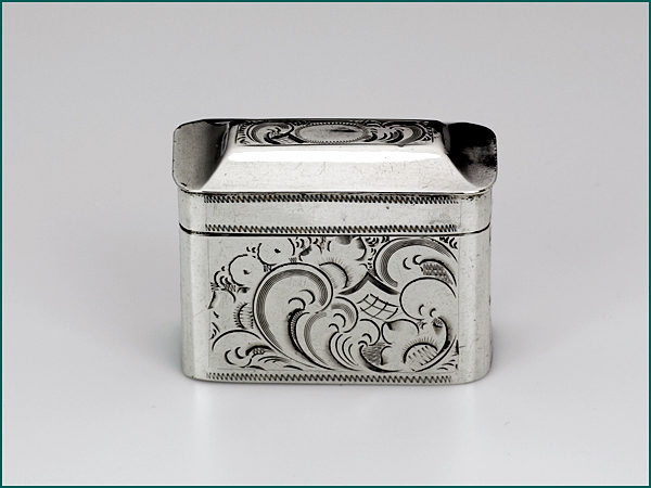 Zilveren loddereindoosje met gravering uit 1858-0