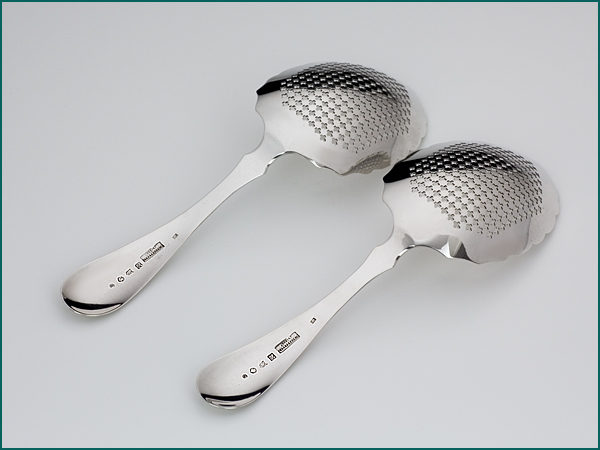 Zilveren natfruitschep met parelrand uit 1889-7626