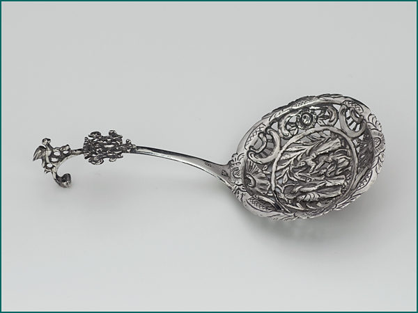 Zilveren suikerstrooilepel 1779-1811-9555