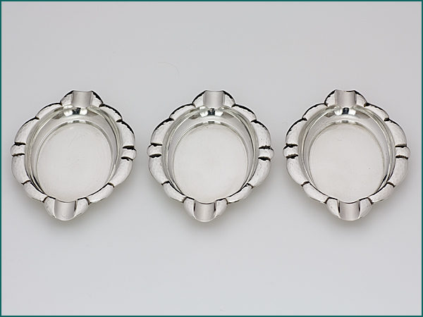 Zilveren gehamerde asbakje 1926-1953-0