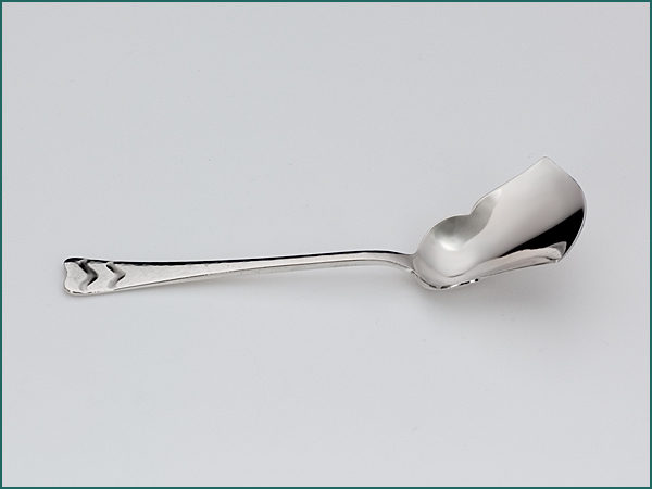 Zilveren suikerschep met gehamerde steel 1925-1953-6707