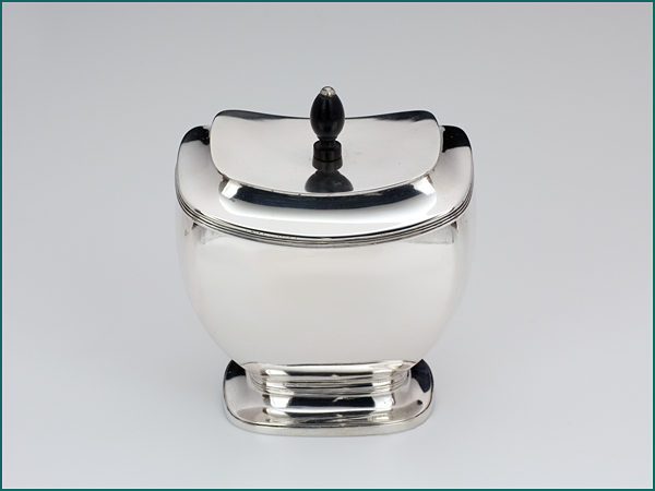 Zilveren theebus uit 1918-0