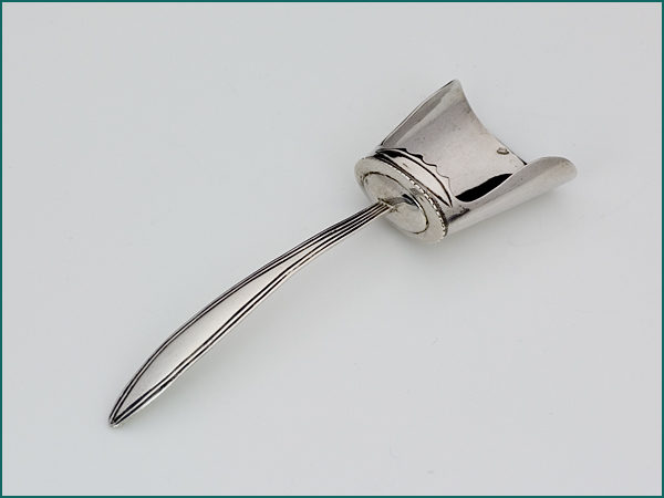 Zilveren specerijschepje uit 1830-0