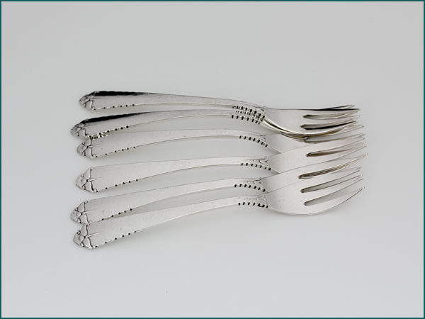 6 zilveren taartvorken met gehamerde steel 1906-1941-0