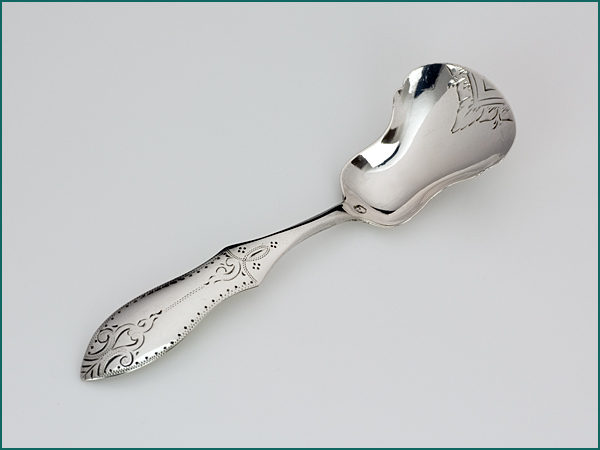 Zilveren suikerschep met gravering uit 1877-0