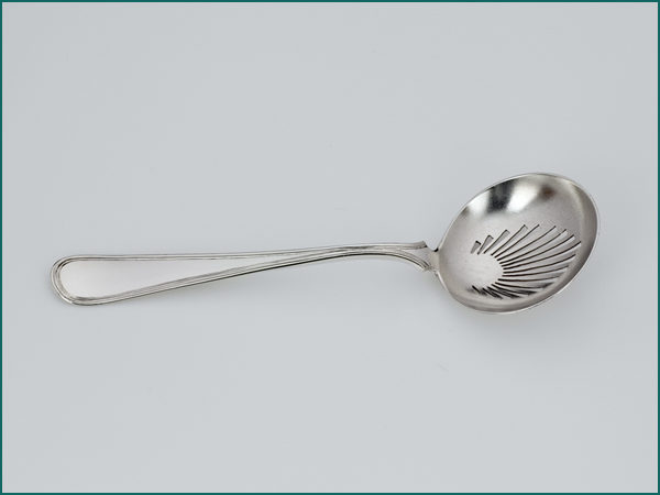 Zilveren natfruit/strooilepel uit 1919-7545