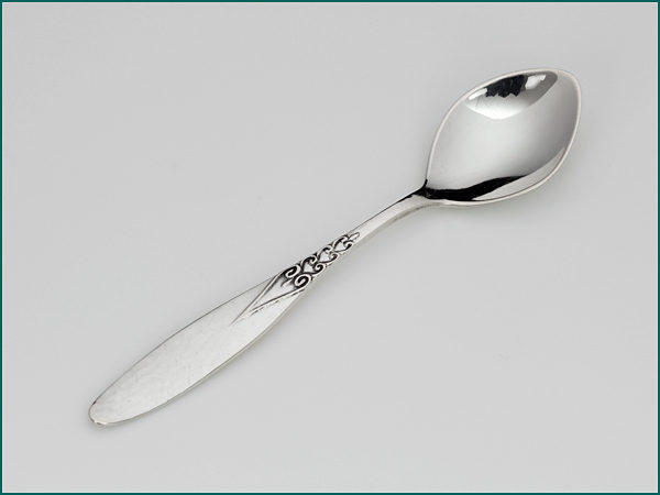 12 zilveren theelepels met gehamerde steel 1926-1953-7591