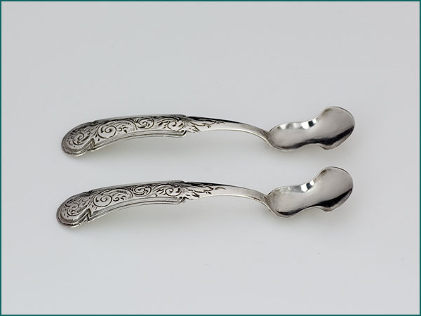Een stel zilveren specerijschepjes uit 1855-8594