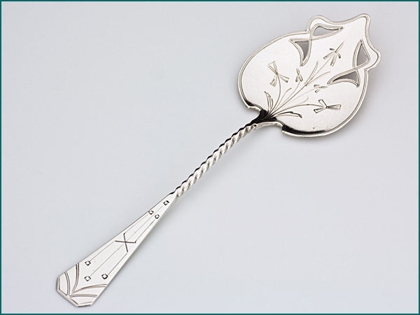 Zilveren petitfourschep met gravering uit 1916-0