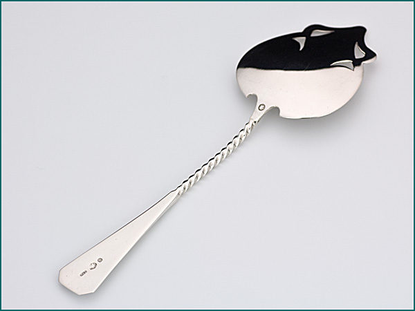 Zilveren petitfourschep met gravering uit 1916-4401