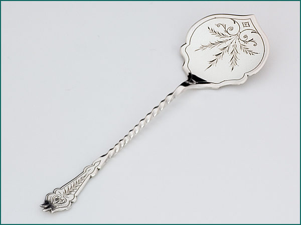 Zilveren petitfourschep met gravering uit 1920-0