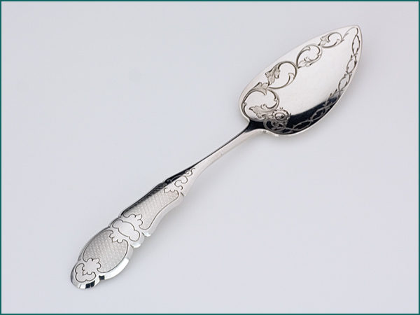 Zilveren petitfourschepje met gravering 1872-0