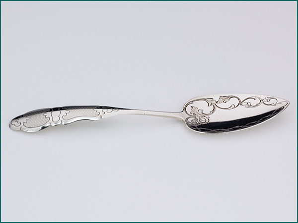 Zilveren petitfourschepje met gravering 1872-4893