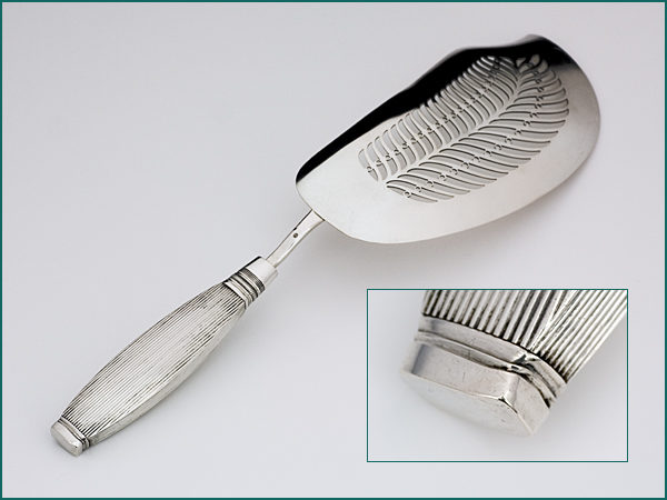 Zilveren visdienschep uit 1835-5579