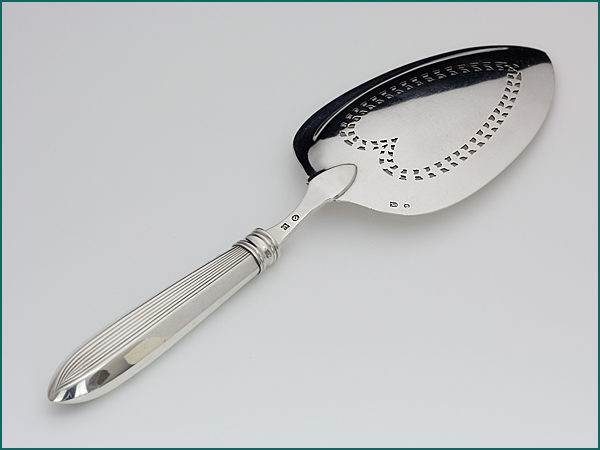 Zilveren visdienschep uit 1895-6527