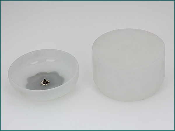 Opaline koektrommel met zilveren beslag op de deksel 1868-1887-4314