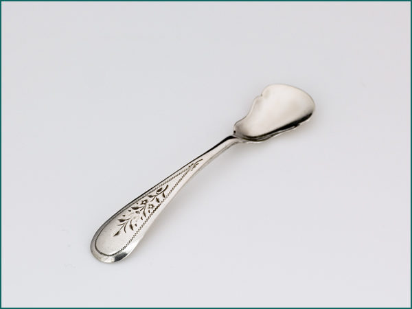 Zilveren specerijschepje met gravering 1848-1902-0