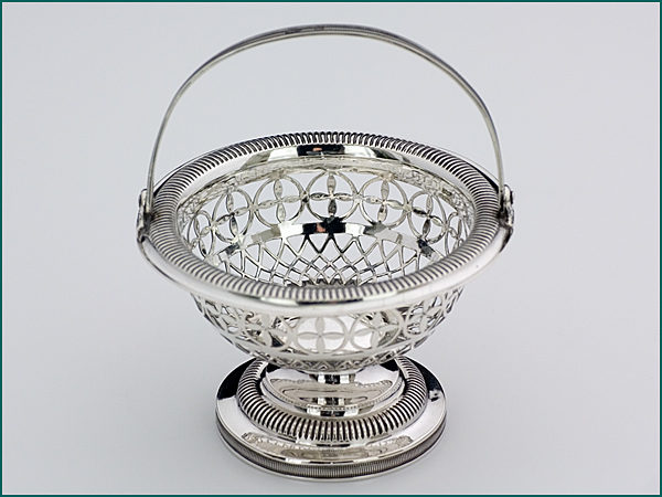 Zilveren kluwenmandje uit 1841-0