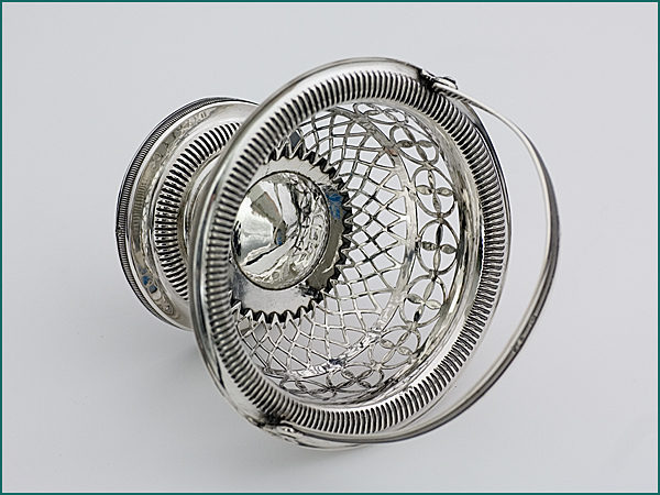 Zilveren kluwenmandje uit 1841-7261