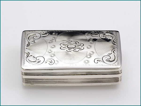 Zilveren snuifdoos met gravering uit 1852-0