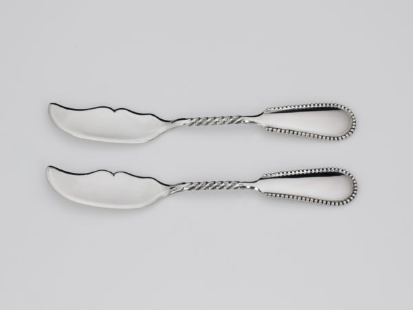 Stel zilveren (kruiden)botermesjes met parelrand 1906-1953-10170