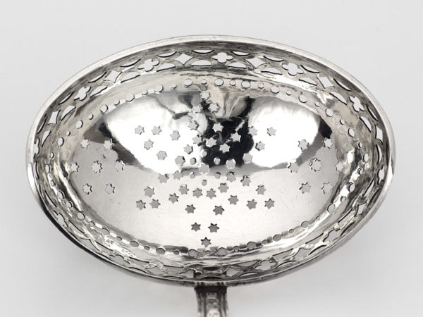 Zilveren suikerstrooilepel 1779-1811-10341