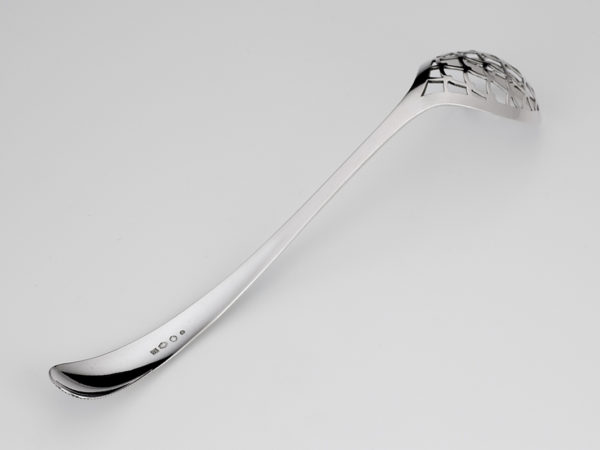 Zilveren eierlepel met parelrand uit 1910-10384