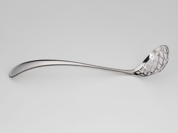 Zilveren eierlepel met parelrand uit 1910-10383