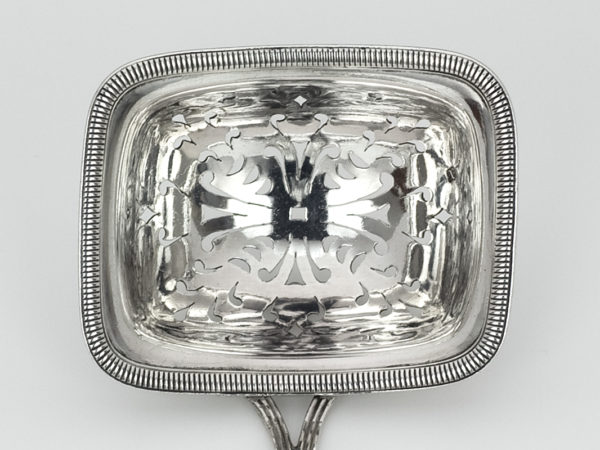 Zilveren suikerstrooilepel uit 1832 -11484