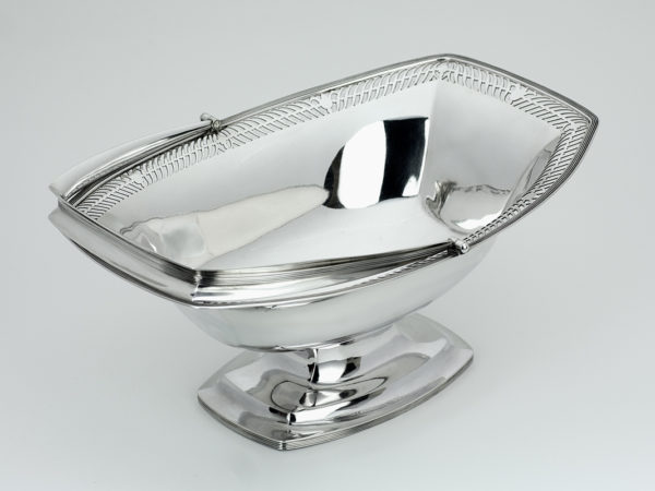 Zilveren soezenmand met opengewerkte rand uit 1818-11866