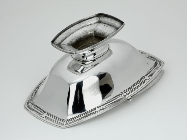 Zilveren soezenmand met opengewerkte rand uit 1818-11868