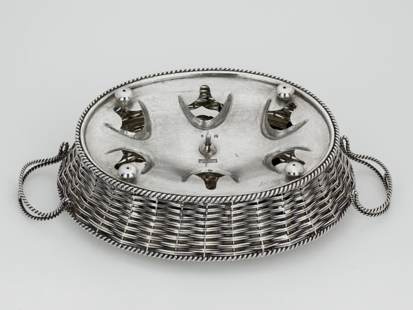 Bijzondere zilveren eierdopmand uit 1871-12000