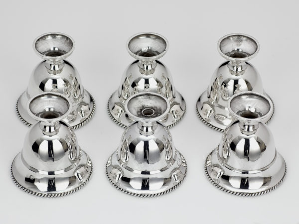 Bijzondere zilveren eierdopmand uit 1871-11995