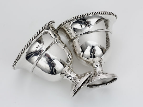 Bijzondere zilveren eierdopmand uit 1871-11998