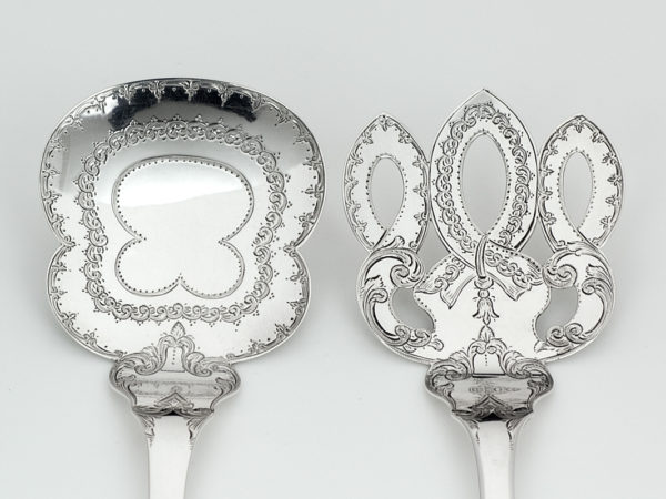 Zilveren cakecouvert met gravering uit 1872/73-12198