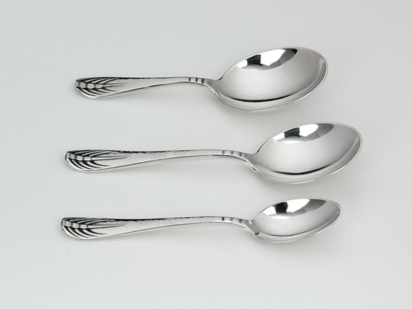 14 delige lepelset met gehamerde steel in etui 1925-1953-12487