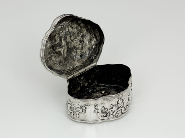 Zilveren snuifdoos uit 1779-12550