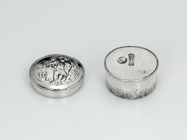 Klein zilveren wasdoosje uit 1750-12909