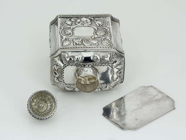 Zilveren theebus uit 1722 (Haarlem)-12889