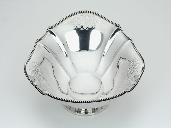 Zilveren opengewerkte schaal met parelrand uit 1930-12952