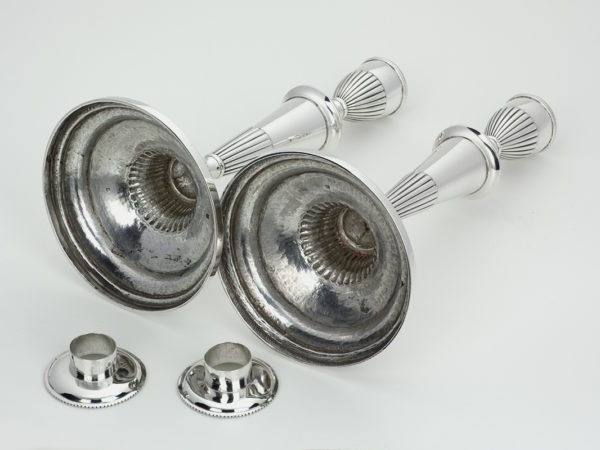 Stel zilveren kandelaars met uitneembare bobeches uit 1837-13306