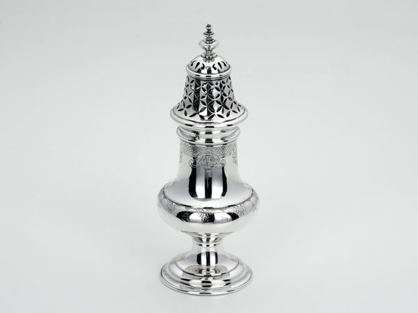 Zilveren strooibus uit 1745-0