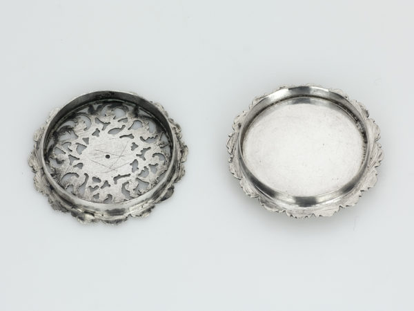 Zilveren muskusdoosje 1e kwart 18e Eeuw-13364